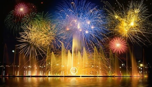 世界の大晦日！ここまでクレイジー！？限界ギリギリ爆竹の雨嵐とは！？