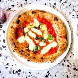 【アメリカのピザ vs イタリアのピザ】どう違う？食べ方やそれぞれの特徴とは